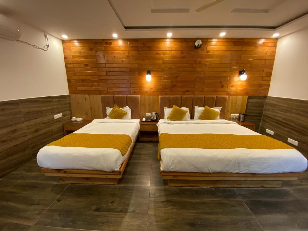 The Aesthetic Hotel & Restaurant Бхімтал Екстер'єр фото