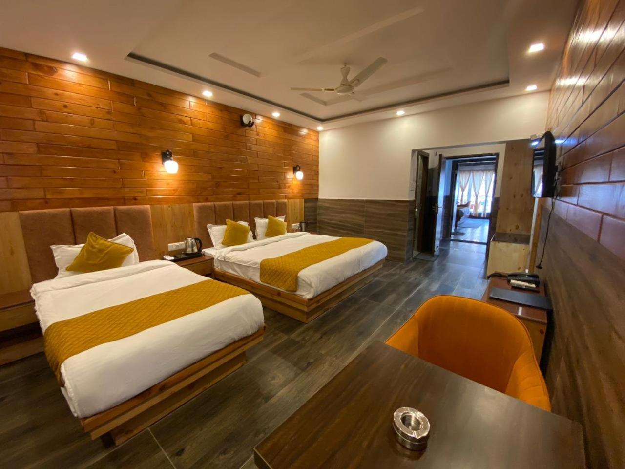 The Aesthetic Hotel & Restaurant Бхімтал Екстер'єр фото